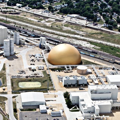 Antenne à dôme de stockage en vrac de charbon