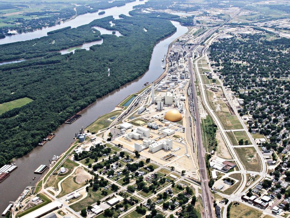 Photographie aérienne du dôme de stockage en vrac de charbon construit par Dome Technology pour ADM.